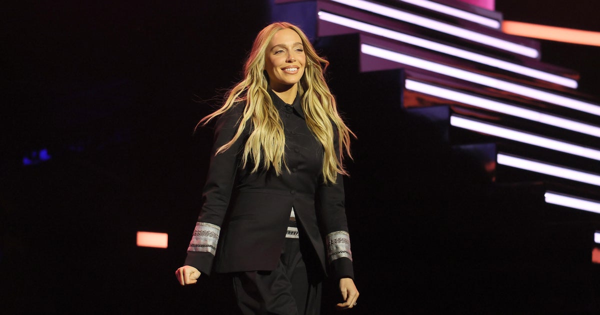 “Call Her Daddy” podcast host Alex Cooper announces pregnancy
