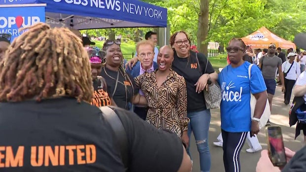 devlin-6p-pkg-aids-walk-wcbshu7l-hi-res-still-1.jpg 