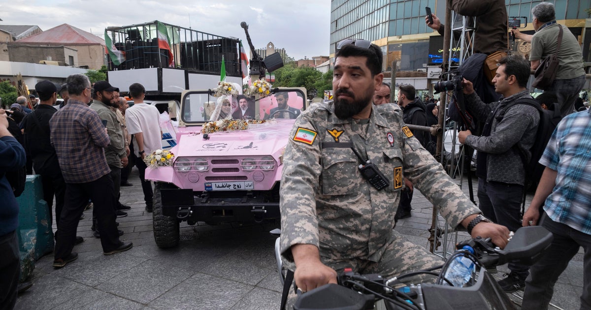 Iran stages mass weddings for couples ready for “self-sacrifice” in war