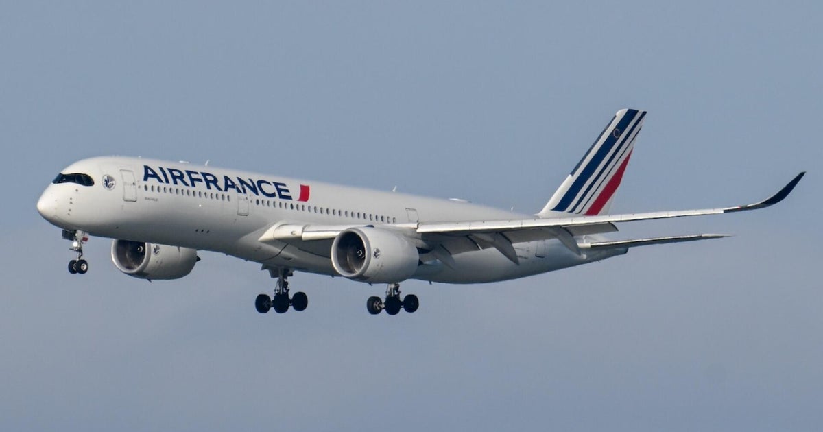 Plane headed to U.S. diverted over Ebola concerns