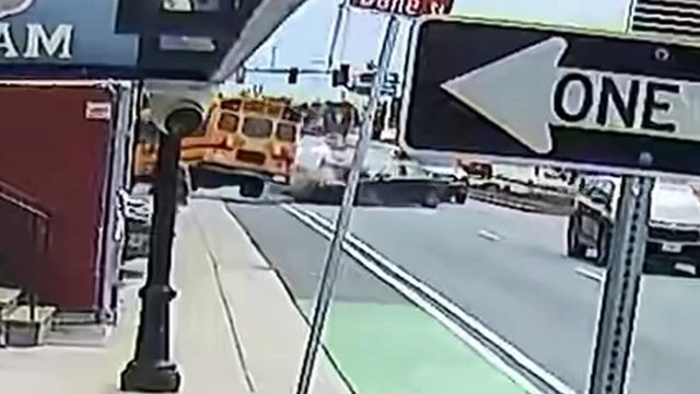 Everett school bus crash 