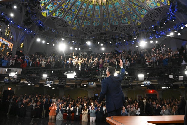 Stephen Colbert takes stage of "The Late Show" one last time