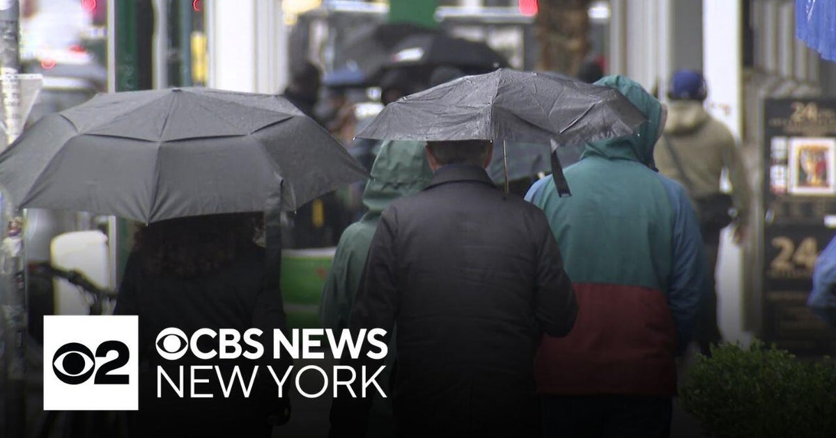 Memorial Day Weekend off to a soggy start in NYC | Team coverage - CBS ...