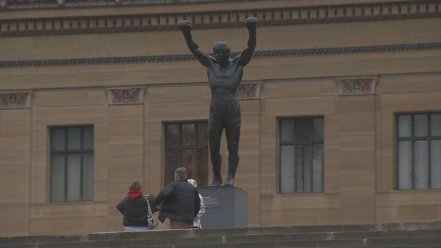 Travelers endure rainy weather to enjoy Memorial Day weekend plans in Philly 