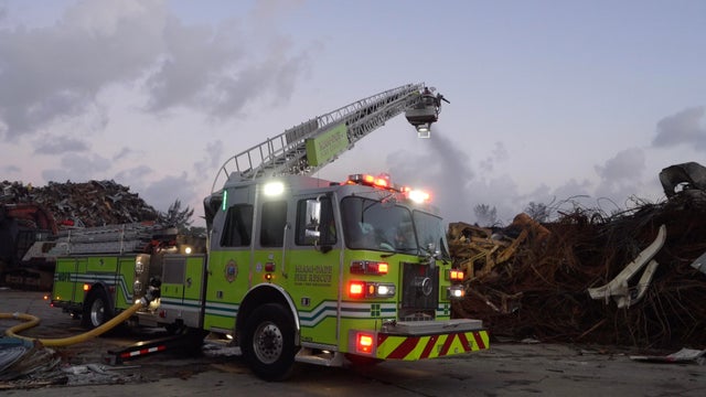 cbsmiami-junkyard-fire-new-2.jpg 