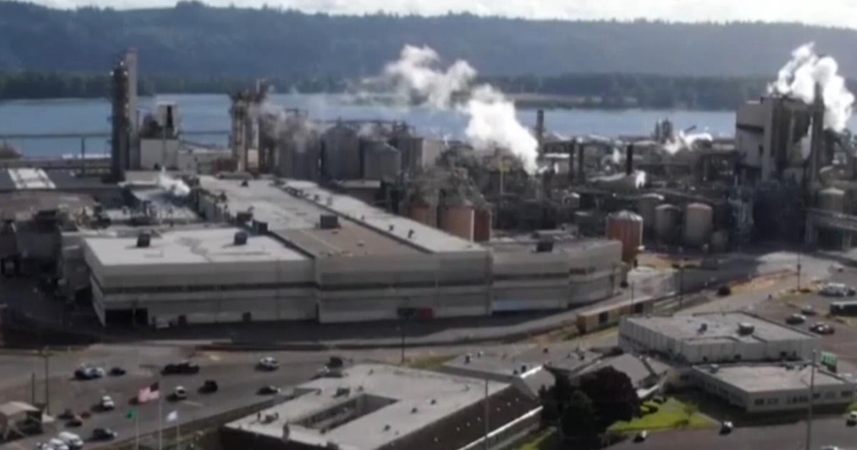 1 killed, 9 others missing after chemical tank implosion in Washington