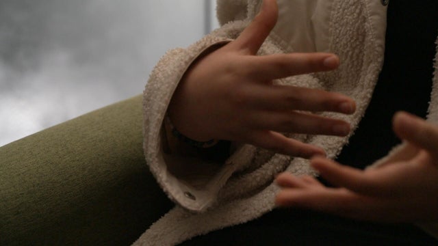 hands.jpg 