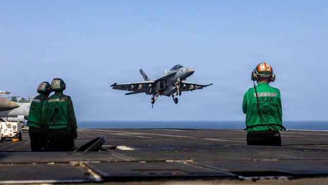 us-abraham-lincoln-fighter-jet.jpg 