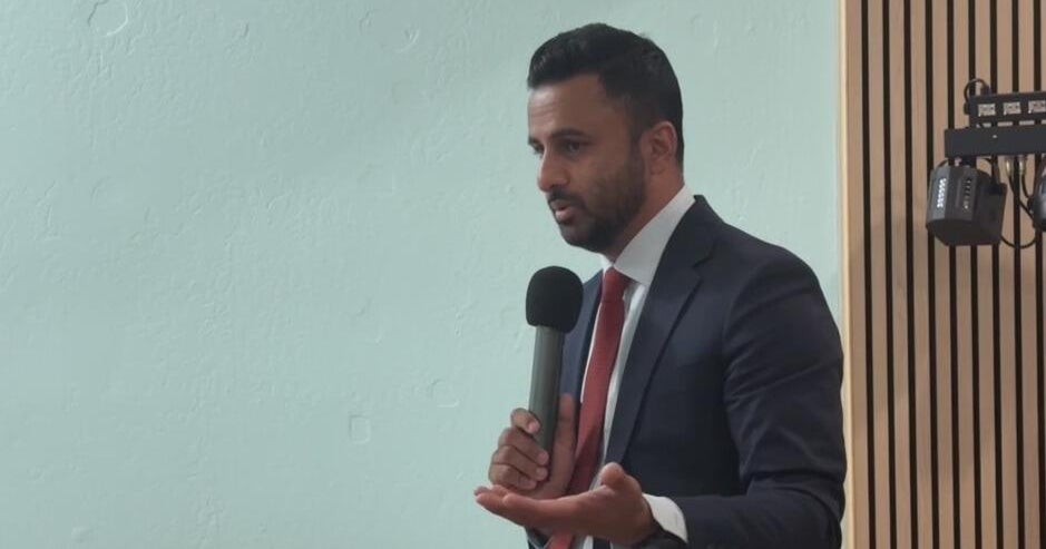 Political newcomer Ethan Agarwal challenging longtime Congressman Ro Khanna