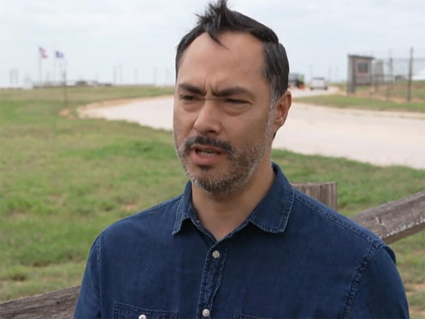joaquin-castro-at-dilley.jpg