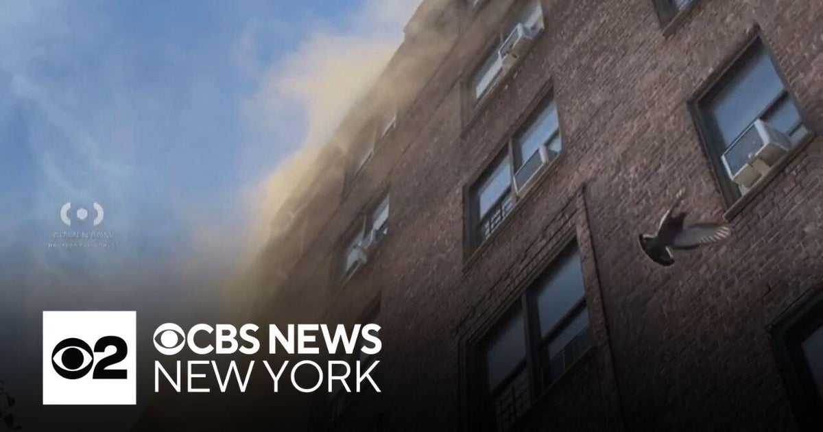FDNY battles apartment fire in Queens - CBS New York