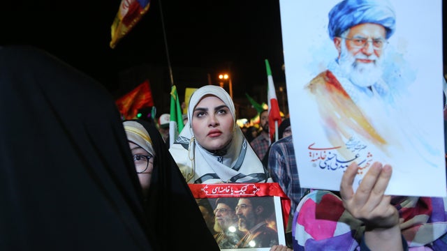 Thousands gather in Tehran to protest US and Israeli attacks 