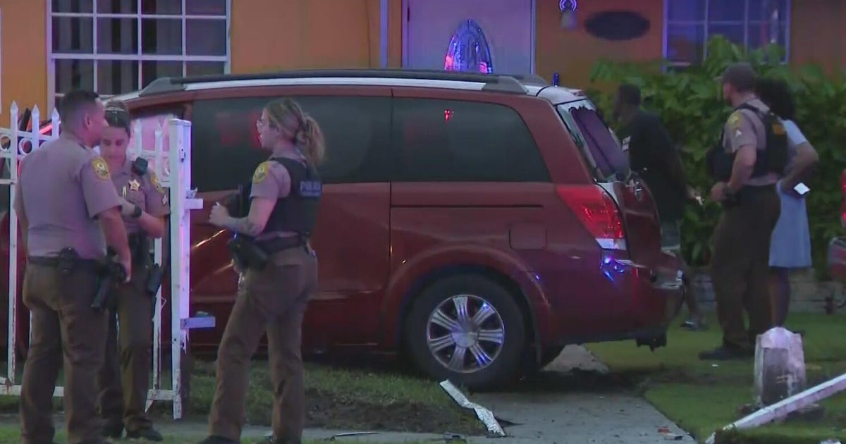 Injuries reported when car slams into southwest Miami-Dade home after ...