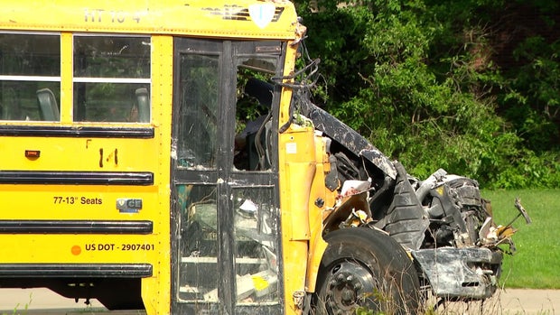 10p-pkg-school-bus-crash-wccoal09-00-00-4801.jpg 