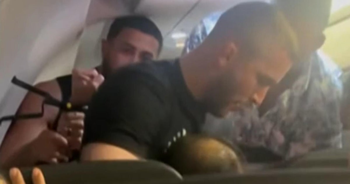Former MMA fighter prevents man from opening plane emergency exit door during flight