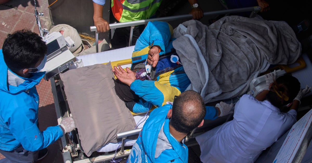 Guide missing for a week on Mount Everest found alive: "Miracle"