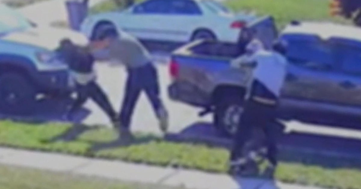Marine veteran held at gunpoint fights off his attackers