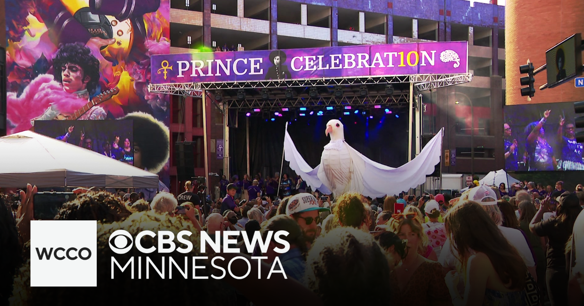 Prince sing-along brings thousands to downtown Minneapolis