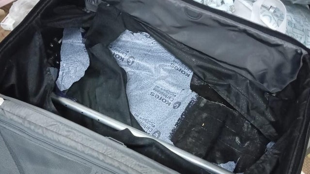 suitcase-hkmspfcbiaeixqz.jpg 