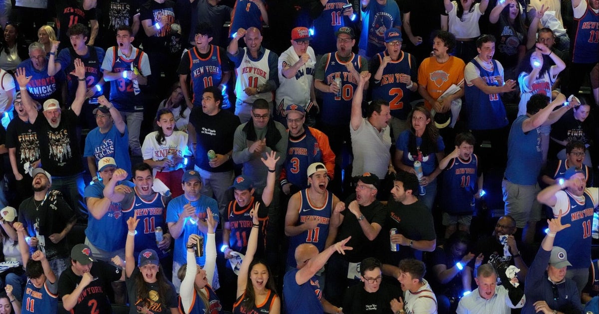 Fans swarm MSG for Knicks-Spurs Game 3 of NBA finals