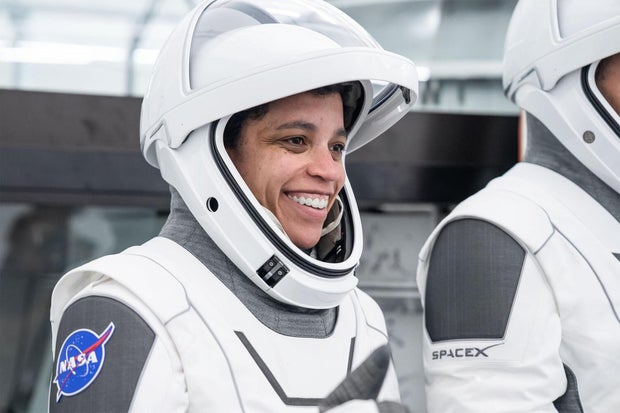 crew-13-jasmin.jpg 