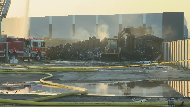 orange-pallet-yard-fire.png 
