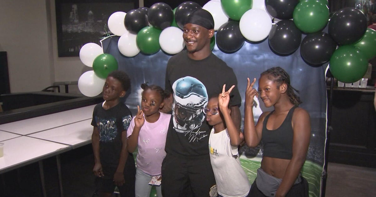 Eagles rookie Andrew Mukuba treats Philly kids to Dave & Buster's