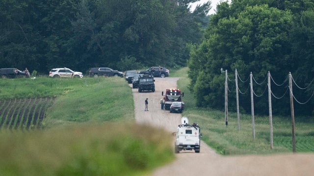 10p-pkg-lawmakers-attacked-manhunt-wccoan6q.jpg 
