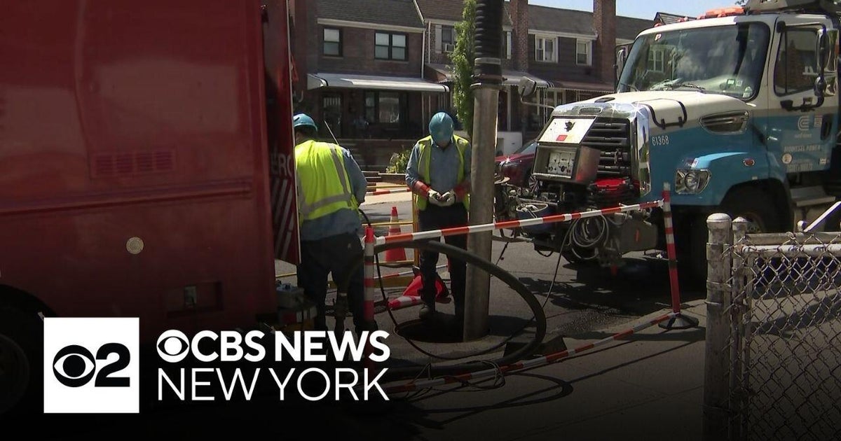 Power outage in Queens makes extreme heat more miserable - CBS New York