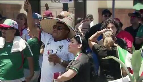 plaza-mexico-fans.jpg