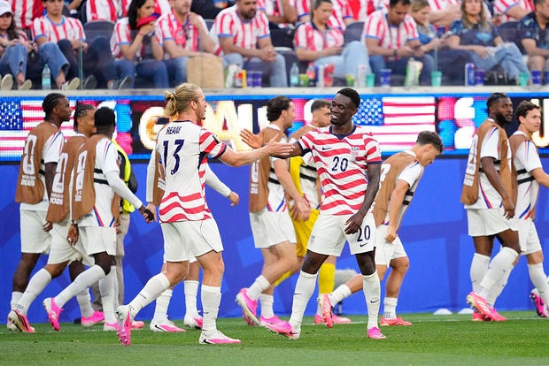 U.S. cruises past Paraguay 4-1 in World Cup opener