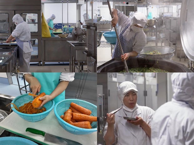 school-lunch-preparation-at-shikahamamirai-elementary-school.jpg