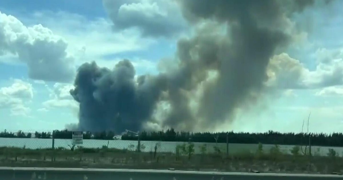 Wildfire burning in Florida Everglades continues sending smoke into ...