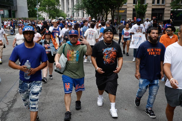 NY Knicks Parade To Engulf Downtown With Fans, Cops, Confetti