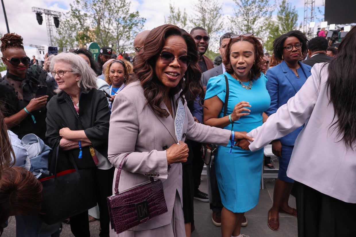 Photos show celebrations at Obama Presidential Center opening ceremony ...