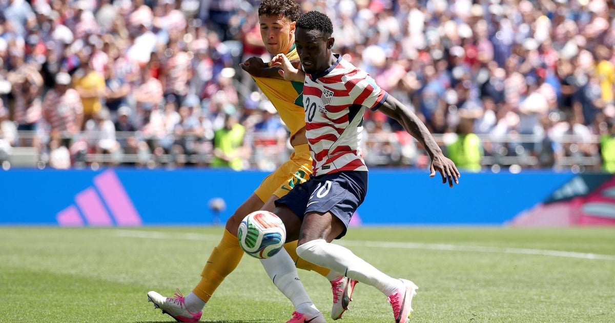 U.S. defeats Australia in World Cup, clinching spot in knockout round