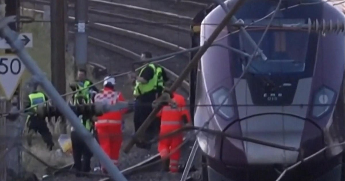 Trains collide in England, at least 1 killed, 89 injured