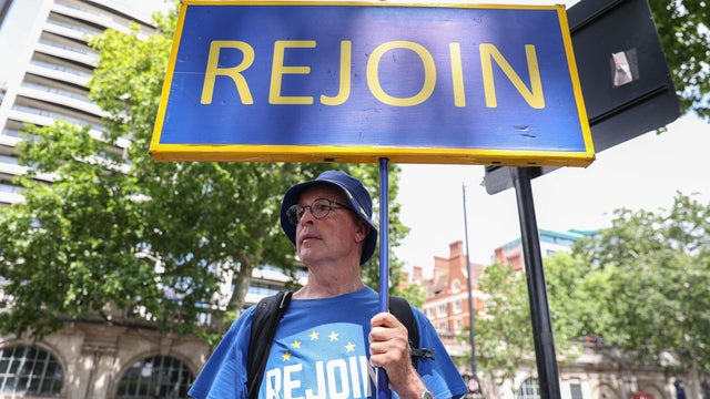 London march marks 10 years since Brexit with calls to rejoin EU 