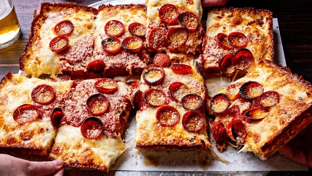 Casual Dining Story on Detroit Pizza 
