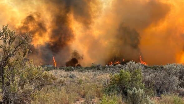 624-dry-creek-fire-1-colorado-river-fire-rescue.jpg 