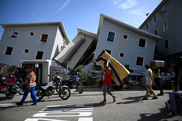 TOPSHOT-VENEZUELA-EARTHQUAKE 