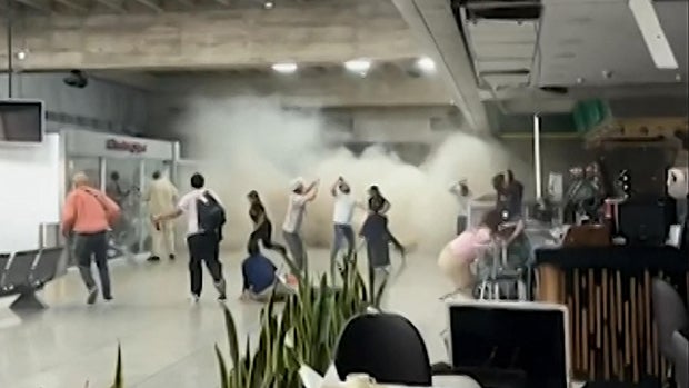 TOPSHOT-UGC-VENEZUELA-EARTHQUAKE-AIRPORT-POLITICS 