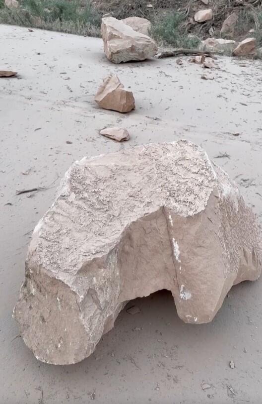 hit-by-rockslide-7-still-from-video-credit-mike-chavez-on-fb.jpg 