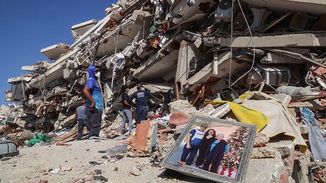 Death Toll Increases In Venezuela Three Days After A Double Earthquake Struck The Country 