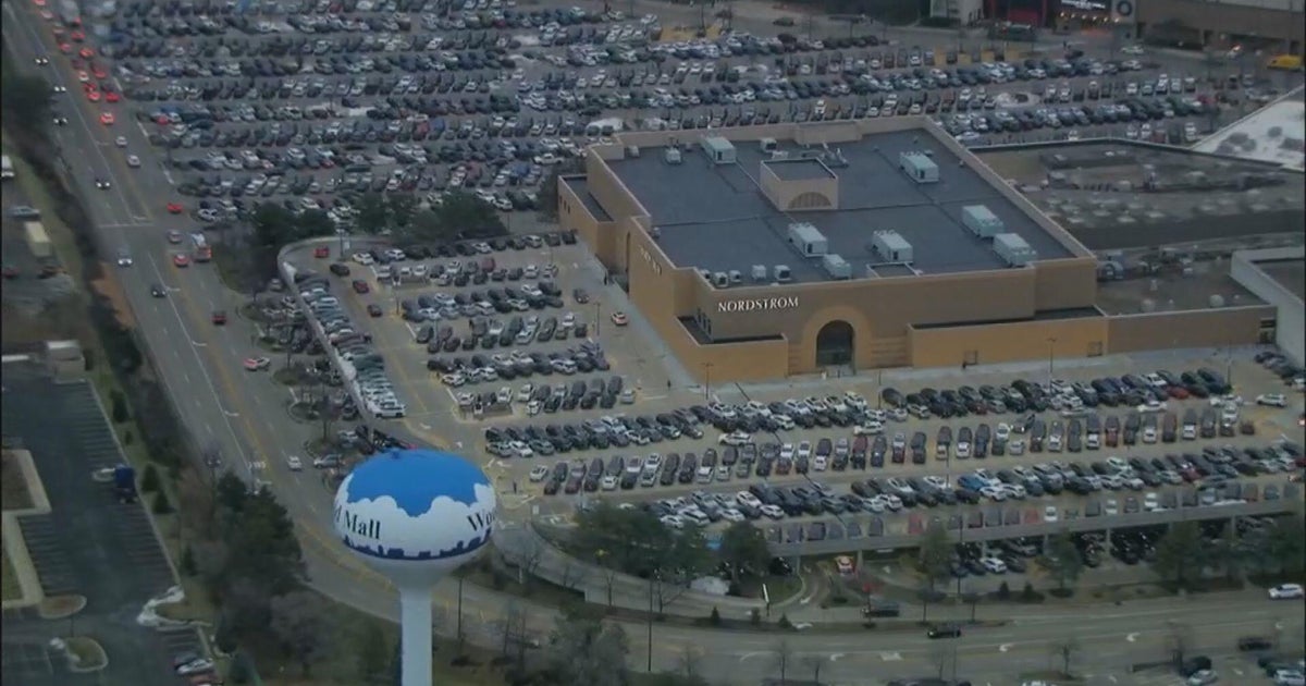 Man charged with recording boy in restroom at Woodfield Mall in Schaumburg