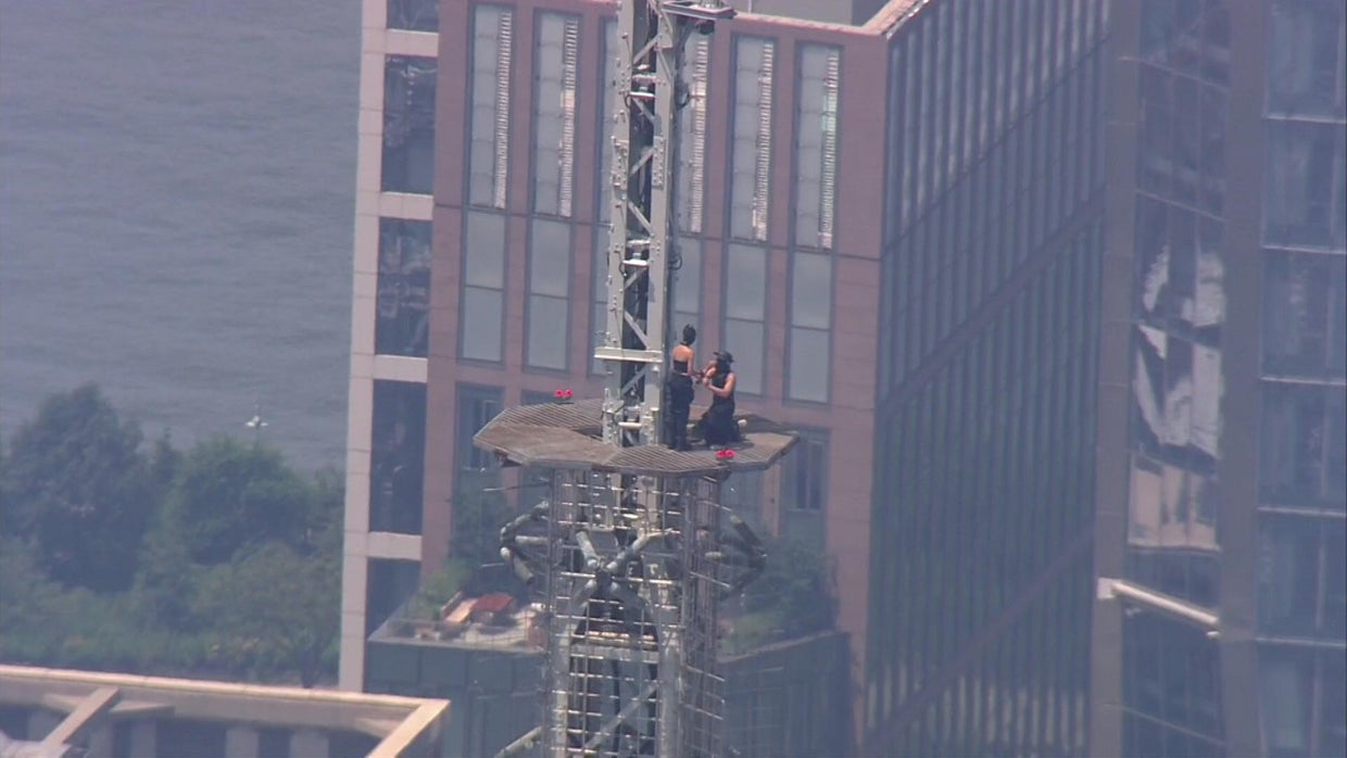 2 Empire State Building climbers arrested after apparently getting ...