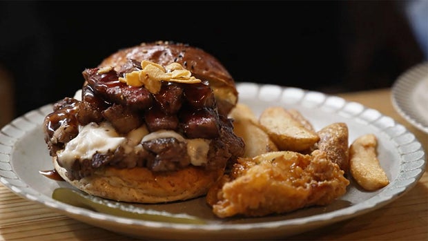 wagyu-brothers-burger-b.jpg 