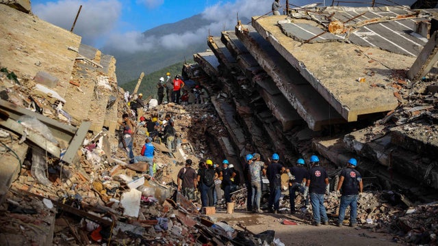 Devastation in La Guaira's coastal neighborhoods after Venezuela earthquakes 