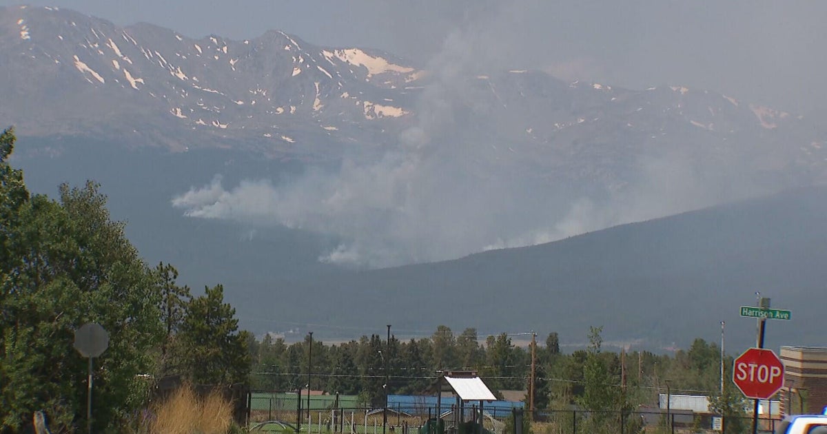 cbsnews.com - Spencer  Wilson - Leadville, Colorado, residents watch Willow Fire grow near town: 'It feels like a scary movie'