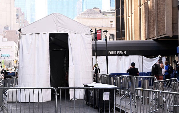 New York City Prepares For Rumored Taylor Swift And Travis Kelce Wedding - Sightings